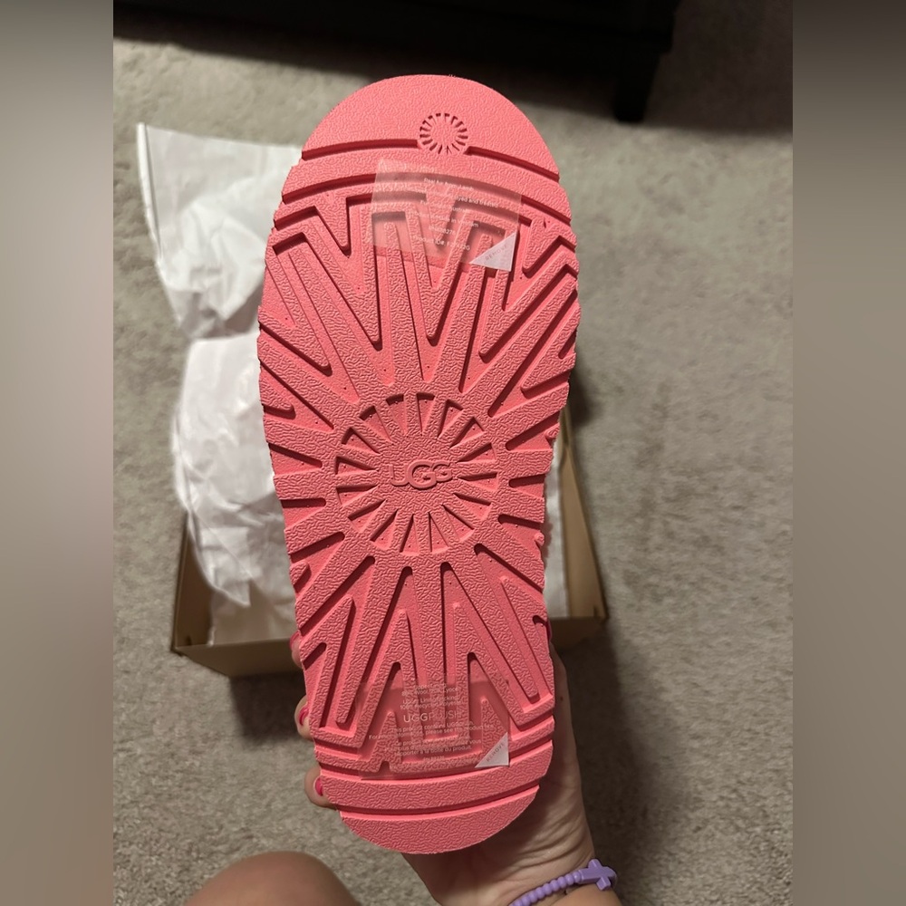 UGG Maxi Curly Platform Slipper - Picture 2 of 5